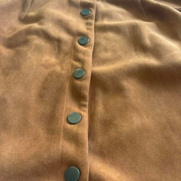 Blue Ivy Button-Up Suede Mini Skirt in Camel Color, Size M - Picture 6 of 6